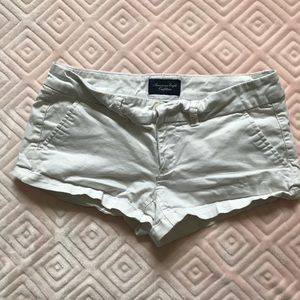 American Eagle White shorts